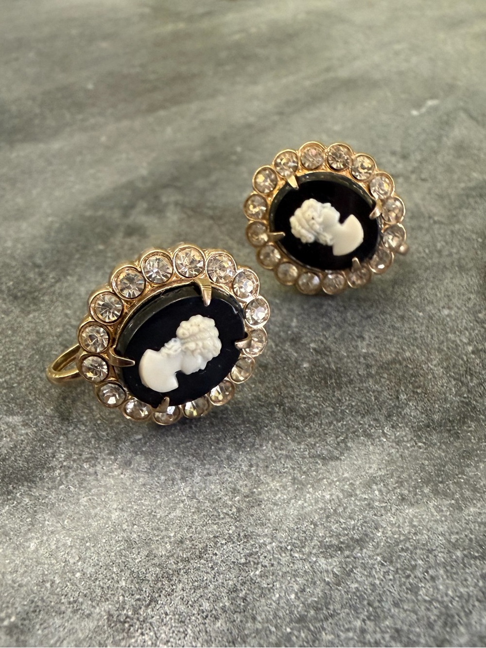 Vintage Black Cameo Crystal Rhinestone Halo Screw Clip Earrings